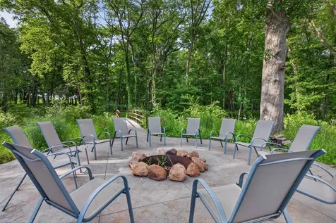 1214 Lakeshore Drive Cedar Falls IA 50613