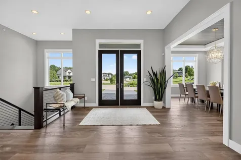 1214 Lakeshore Drive Cedar Falls IA 50613