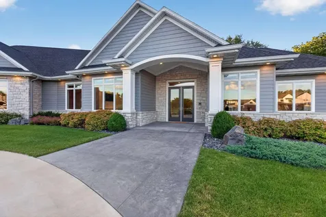1214 Lakeshore Drive Cedar Falls IA 50613