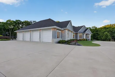 1214 Lakeshore Drive Cedar Falls IA 50613