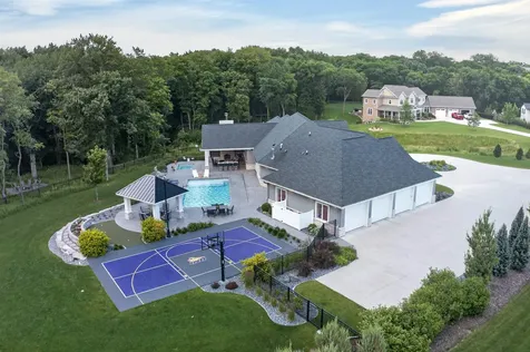 1214 Lakeshore Drive Cedar Falls IA 50613