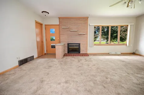 812 Sherman Avenue Manchester IA 52057