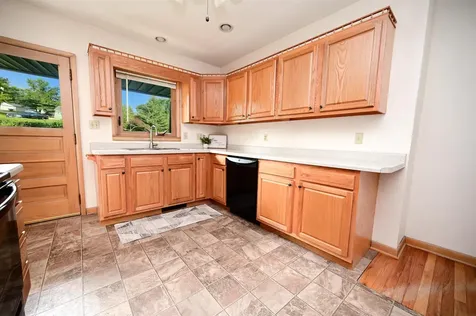 812 Sherman Avenue Manchester IA 52057