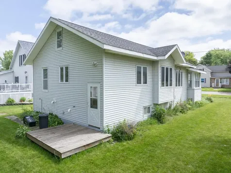 811 N Railroad Street Sumner IA 50674
