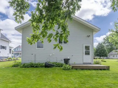 811 N Railroad Street Sumner IA 50674
