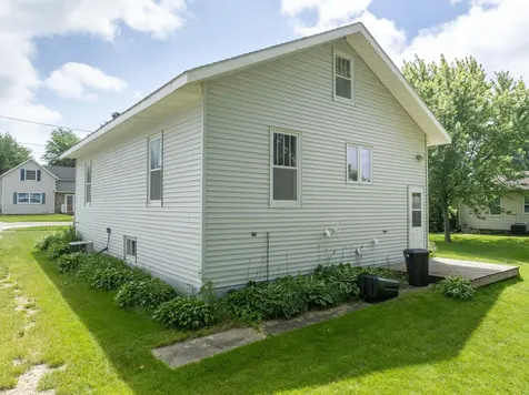 811 N Railroad Street Sumner IA 50674