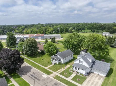 811 N Railroad Street Sumner IA 50674