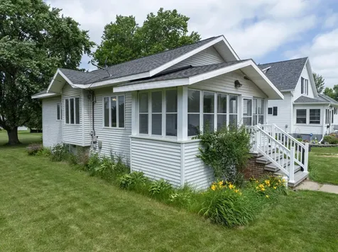 811 N Railroad Street Sumner IA 50674