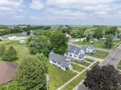 811 N Railroad Street Sumner IA 50674