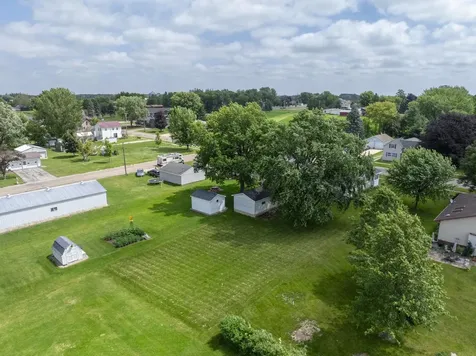 811 N Railroad Street Sumner IA 50674