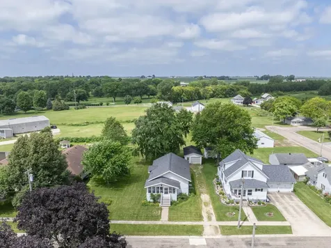 811 N Railroad Street Sumner IA 50674