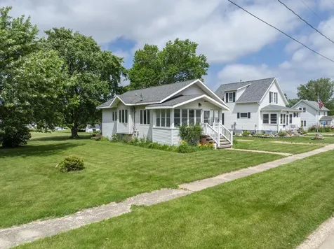 811 N Railroad Street Sumner IA 50674