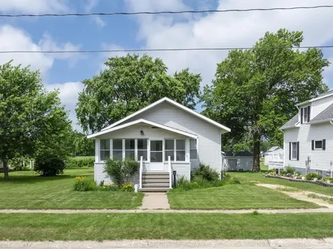 811 N Railroad Street Sumner IA 50674