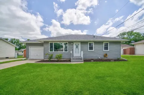 1129 Maxine Avenue Waterloo IA 50701