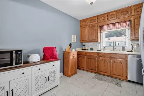 1129 Maxine Avenue Waterloo IA 50701