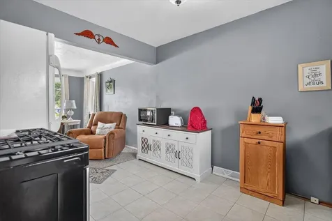 1129 Maxine Avenue Waterloo IA 50701