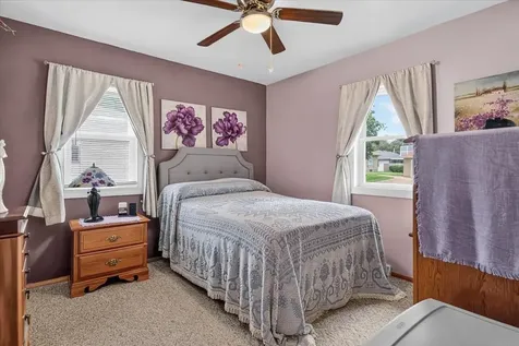 1129 Maxine Avenue Waterloo IA 50701