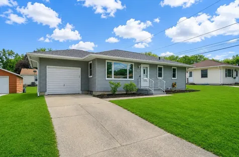 1129 Maxine Avenue Waterloo IA 50701
