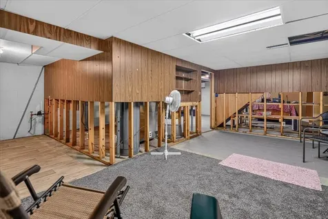 1129 Maxine Avenue Waterloo IA 50701