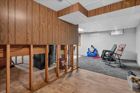 1129 Maxine Avenue Waterloo IA 50701