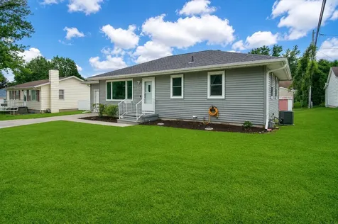 1129 Maxine Avenue Waterloo IA 50701