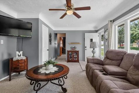1129 Maxine Avenue Waterloo IA 50701
