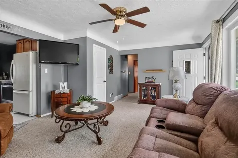 1129 Maxine Avenue Waterloo IA 50701