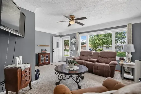 1129 Maxine Avenue Waterloo IA 50701
