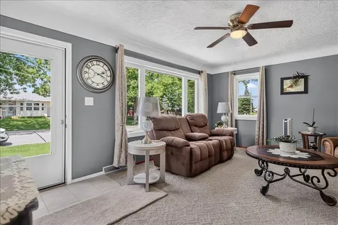 1129 Maxine Avenue Waterloo IA 50701
