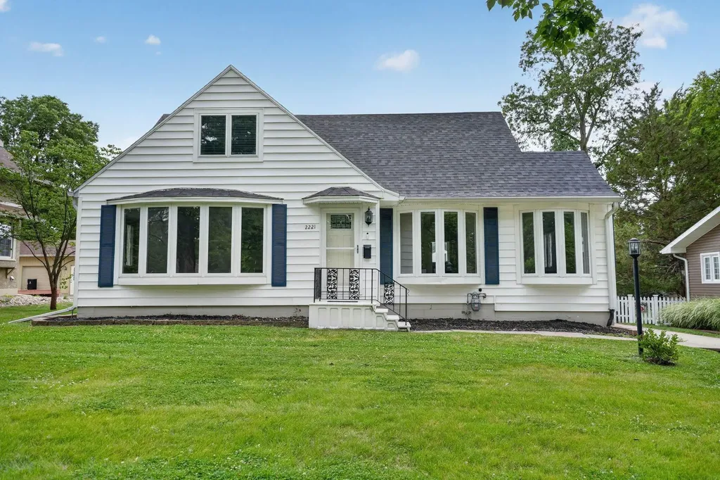 2221 Grand Boulevard Cedar Falls IA 50613