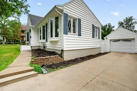 2221 Grand Boulevard Cedar Falls IA 50613