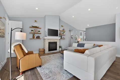 2124 Donald Drive Cedar Falls IA 50613