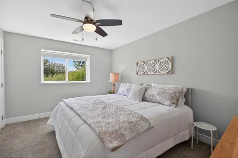 2124 Donald Drive Cedar Falls IA 50613