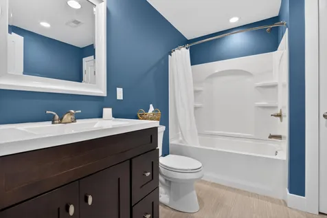 2124 Donald Drive Cedar Falls IA 50613