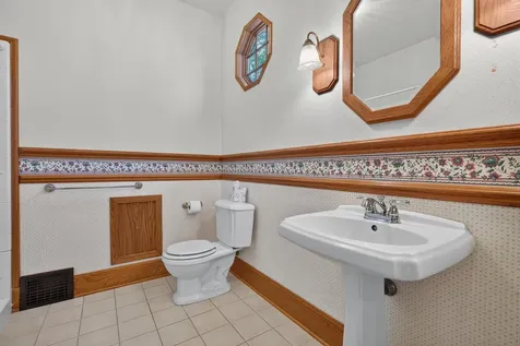 206 S Hackett Road Waterloo IA 50701