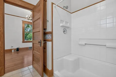 206 S Hackett Road Waterloo IA 50701