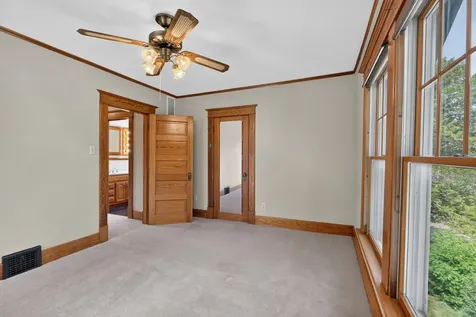 206 S Hackett Road Waterloo IA 50701