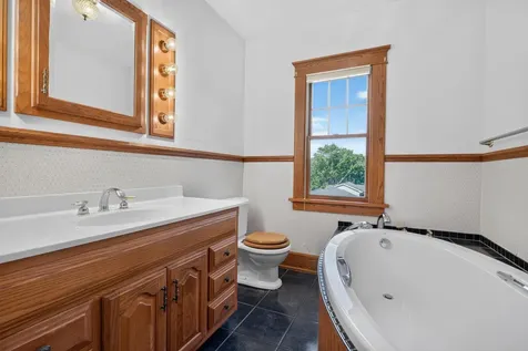 206 S Hackett Road Waterloo IA 50701