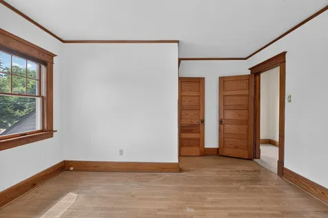 206 S Hackett Road Waterloo IA 50701