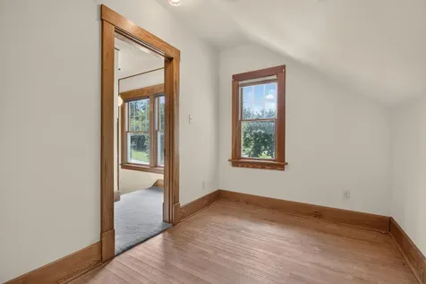 206 S Hackett Road Waterloo IA 50701