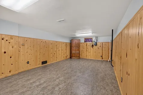 206 S Hackett Road Waterloo IA 50701