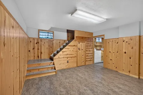 206 S Hackett Road Waterloo IA 50701