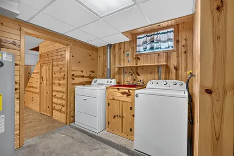 206 S Hackett Road Waterloo IA 50701