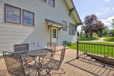 206 S Hackett Road Waterloo IA 50701