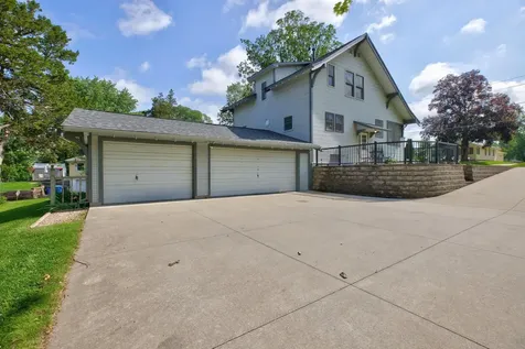 206 S Hackett Road Waterloo IA 50701