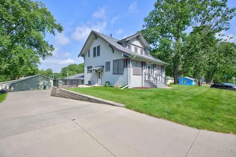 206 S Hackett Road Waterloo IA 50701