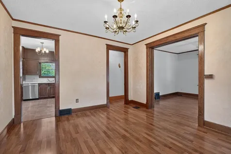 206 S Hackett Road Waterloo IA 50701