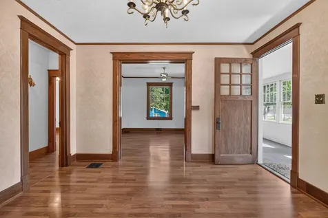 206 S Hackett Road Waterloo IA 50701