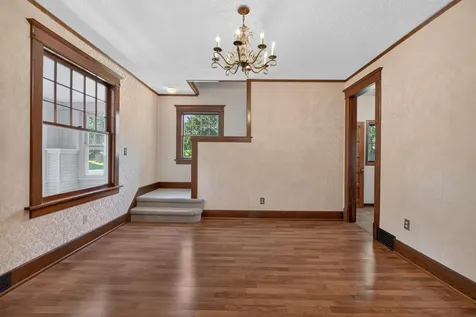 206 S Hackett Road Waterloo IA 50701