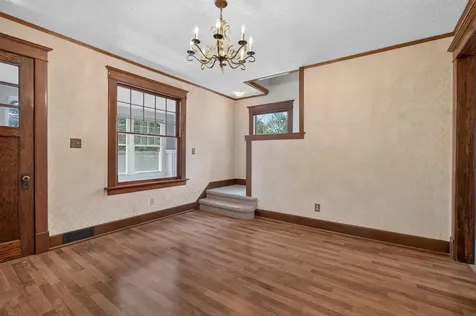 206 S Hackett Road Waterloo IA 50701